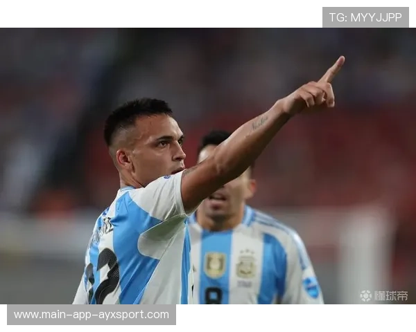 劳塔罗迎球势大力沉打门：掌握决胜瞬间的力量美学