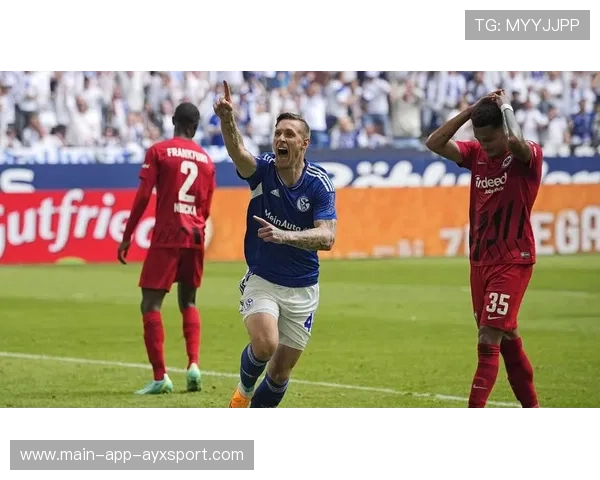 纽卡斯尔阿姆斯特朗门前抢点创造历史时刻